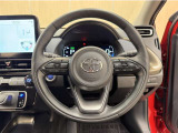 ステアリングスイッチ搭載!手を離さずに手元のスイッチでさまざまな操作が可能。運転中、視線をそらさなくても操作ができて安全です!