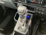 品質へのこだわり!フロアマットやシートなど車内をキレイに清掃し、ニオイや汚れなどを徹底的にクリーニングしてもらっております。室内はピカピカです☆