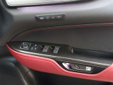 シートメモリーを装備しております!運転する方のシートポジションにボタン一つで操作できるので、とても楽々ですね♪