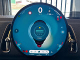MINI EXPERIENCESで、道路状況や気分に合わせて走行モードや室内のアンビエントライトのデザインの変更が可能です。