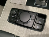 電動パーキングブレーキの搭載により、コンソールデザインの自由度が増すだけでなく安全性も向上。上り坂では路面勾配に応じて坂を登れる駆動力が発生してから解除するので後ろへずり下がる心配もありません!