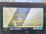 【リヤカメラ・トップビュー】真上からの映像で後方を確認でき、後退駐車や狭い場所での車庫入れも安心です。