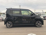 外部査定機関にて車両の鑑定を行っております。外部の第三者機関AISによる厳しい検査で車両を細かくチェックしております。安心して当店の車両をお選び下さい。鑑定書の発行をしております。