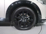 純正ホイールが車を引き締めてくれています。