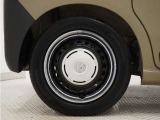 ◆純正ホイール装着車◆シンプルなデザインのホイールキャップ付きです。