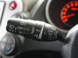 ◆ワイパー・ウォッシャースイッチ◆ワイパーは雨量に応じて切り替え可能なスイッチがついており、ウォッシャースイッチは手前に引くと噴射してフロントガラスを綺麗にしてくれます。