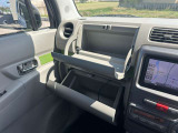 エンジンルームも綺麗に洗浄してから納車致します。普段あまり見ることが無い箇所だからこそ綺麗だと感動しますよね(*&acute;▽`*)