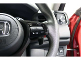 Hondaセンシングの機能のひとつ、アダプティブクルーズコントロール付!アクセルから足を離しても設定したスピードと前車との車間を保ち走行してくれます!車線維持もアシスト☆高速道路で疲労軽減ですね☆