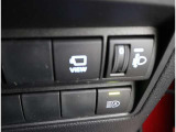 オートマチックハイビームとは、先行車や対向車のライトを認識し、ハイビームとロービームを自動で切り替える機能です。夜道の視界を確保します。詳細は販売店スタッフまでおたずねください。