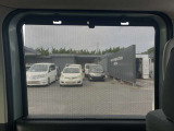 眩しい日差しをさえぎる収納式のロールサンシェード!