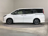 広々とした車内空間に優れた燃費性能。更にデザインも上質で人気のお車です!