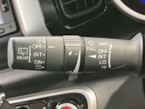 雨天時でも視界を確保し、安全運転をサポート。操作もシンプルで、誰でも簡単に使用できます。