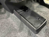 ティッシュ箱もぴったり収まるセンターフロアトレイ
