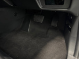 足元がすっきりしているので運転しやすそうですね☆