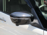 ウインカー付き電動格納式ドアミラー装備してます。対向車には認知され易く、安全につながりますね。