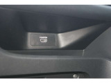 HDMIの入力端子。スマホの映像などをナビの画面で楽しめます。