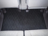 リアシートも足元が広々しています。足元が狭い車は乗っていても疲れますよね・・・これだけ広ければ後部座席の方も大満足!皆様で楽しいドライブを!