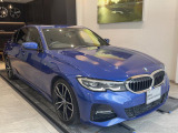 BMWのお車は、走行の安定性とコーナリングの良さを追求し、思い通りにハンドルの操作可能です。試乗車もご用意しておりますので、ぜひ&ldquo;駆け抜ける歓びをご体感ください!