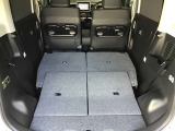 シートを倒すと大きな荷物や長い荷物などたくさん積めますよ☆