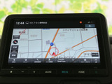 目的地までのルートを鮮明に表示。ナビゲーションシステムを活用して、スムーズなドライブをサポートします。安全運転のお供にぜひ。