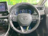 【純正革巻きステアリング】上質な革を使用することで、手にしっかり馴染みとても運転しやすいハンドルです♪