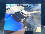 【マルチテレインモニター】車のフロントやサイドのカメラ画像を同時にモニター表示することで、悪路や狭い道を走行時でも周囲の状況確認ができ安心!本格SUVにうれしい装備です♪
