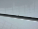 右フロントドアにキズ(サビ)があります。