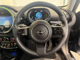 また、MINI正規認定中古車は、エマージェンシーサービスが自動付帯。24時間365日、皆様のカーライフをサポートいたします。確かな安心のうえで、「駆けぬける歓び」をご堪能ください。