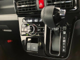 品質へのこだわり!フロアマットやシートなど車内をキレイに清掃し、ニオイや汚れなどを徹底的にクリーニングしてもらっております。室内はピカピカです☆