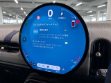デジタルスピードメーター、航空機のコックピット操作箇所と同じ配色で目が疲れにくいように設計されてます。