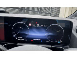 【コマンドシステム】センターのコントローラーとスイッチ類及び音声認識機能により、ナビゲーションやオーディオ&ビジュアル、車両設定等を安全に操作できます。また高精度ディスプレイを採用しています。