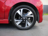 おしゃれは足元から。日産純正のアルミホイールで足元すっきり。タイヤサイズは165/55R15になります