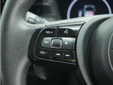 ハンドルの左には便利なオーディオコントロールスイッチを装備してますので、運転中でも視線を下げることなく音量調整とチャンネルやオーディオソースの切替が安全にできます。