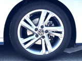 17インチ純正アルミホイール+225/45R17タイヤを装着。