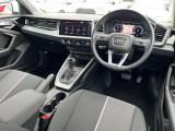 洗練された機能性の高いインテリア。長く使っても飽きないデザインがAudiです。触感にもこだわっております。