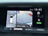 駐車場での後退時の安全をサポート。映像をモニターに表示することで、後方視界を確保し、スムーズな後退を支援します。