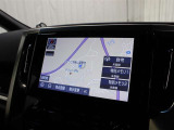 スマートフォンとの連携を可能にした9インチのディスプレイオーディオにはナビキットを採用。フルセグTV、AM/FM、Bluetooth/USB入力に対応しています。(T‐Connectは別途有料)