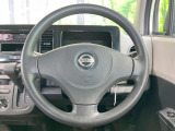 インテリアに合わせたデザインのステアリングは、運転される方のことも考え、運転しやすい形状、大きさです。是非一度、実際に触ってお確かめください。