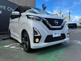 かっこいいフロントマスク。ヘッドライトはLED、フォグランプはハロゲンとなります。