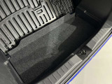 ラゲッジアンダーボックスも装備されております。荷物を載せたり、荷室が広くなりますので大型荷物も載せることができます。