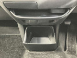 【インストセンターロアボックス】CDなどが収納できる格納式のボックス!