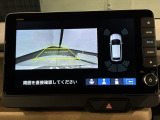 リバースギアに入れるだけで後方の表示へ切り替わります。夜間や雨の日の駐車も楽になりますよ。