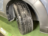各タイヤの溝もまだまだ残っております。