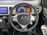 インテリアに合わせたデザインのステアリングは、運転される方のことも考え、運転しやすい形状、大きさです。是非一度、実際に触ってお確かめください。