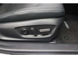 パワーシート搭載。微妙な調整が手軽にでき、ピッタリのポジションで運転することが可能です。