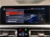【ⅰドライブナビゲーション】文字情報も鮮明に表示する高解像度カラーディスプレイを採用。視認性に優れた地図デザインと特徴的な建造物を目印にした描写表示で現在位置を把握できます。地図データの更新も可能です