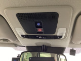【SOSボタン】体調が悪くなったときや、事故に遭遇したとき、あおり運転にあっている時など、緊急時にボタンを押すと緊急サポートセンターにつながり、オペレーターが警察・救急への取次ぎを行います。