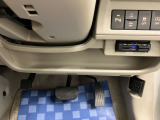 【運転席アンダートレー】タオル等置くのに便利