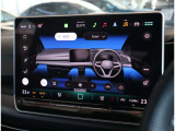 【3ゾーンエアコン】 運転席・助手席+リアシートの3ゾーンで別々に温度設定可能な3ゾーンフルオートエアコンを装備。快適なドライブをサポートします。