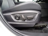 パワーシート搭載。微妙な調整が手軽にでき、ピッタリのポジションで運転することが可能です。